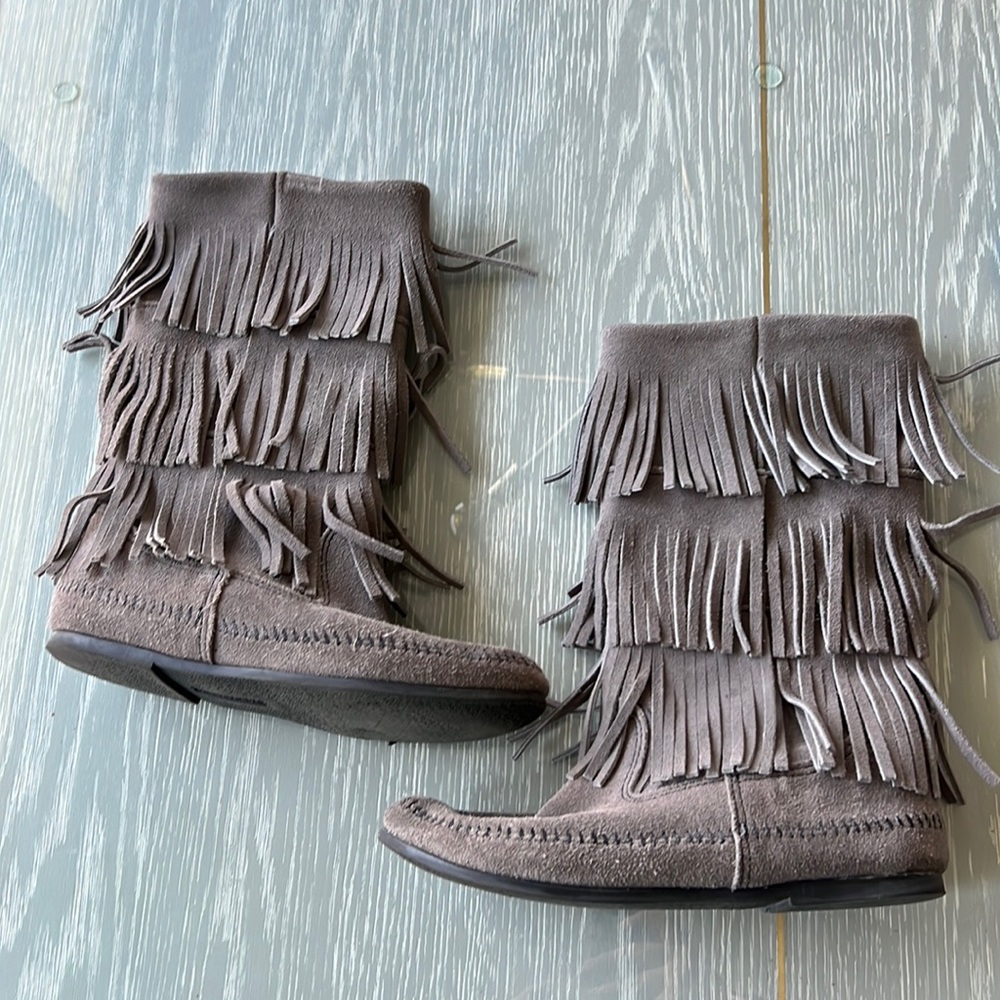 Gray Suede Minnetonka Fringe Boots Size 10 GUC